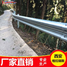 西安波形护栏厂家现货销售乡村道路防撞护栏板，镀锌钢板护栏