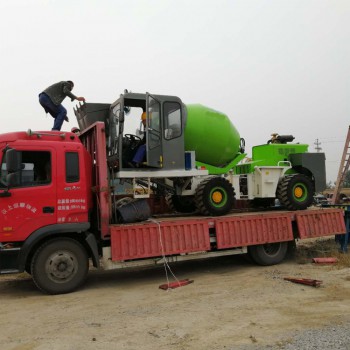 小型混凝土搅拌车 自动上料搅拌车 厂家生产自上料搅拌车